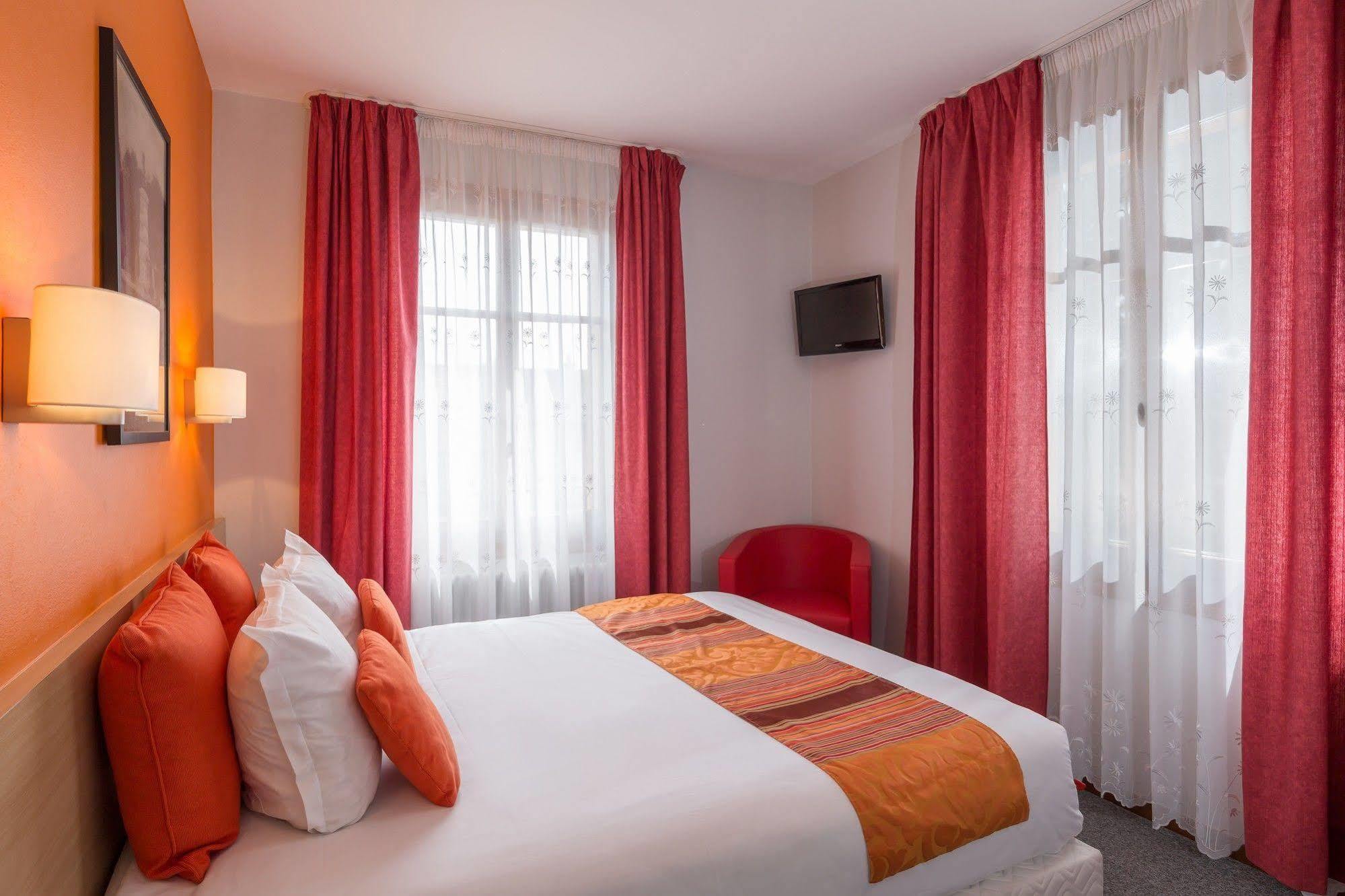 Logis La Terrasse Fleurie Hotel 2*